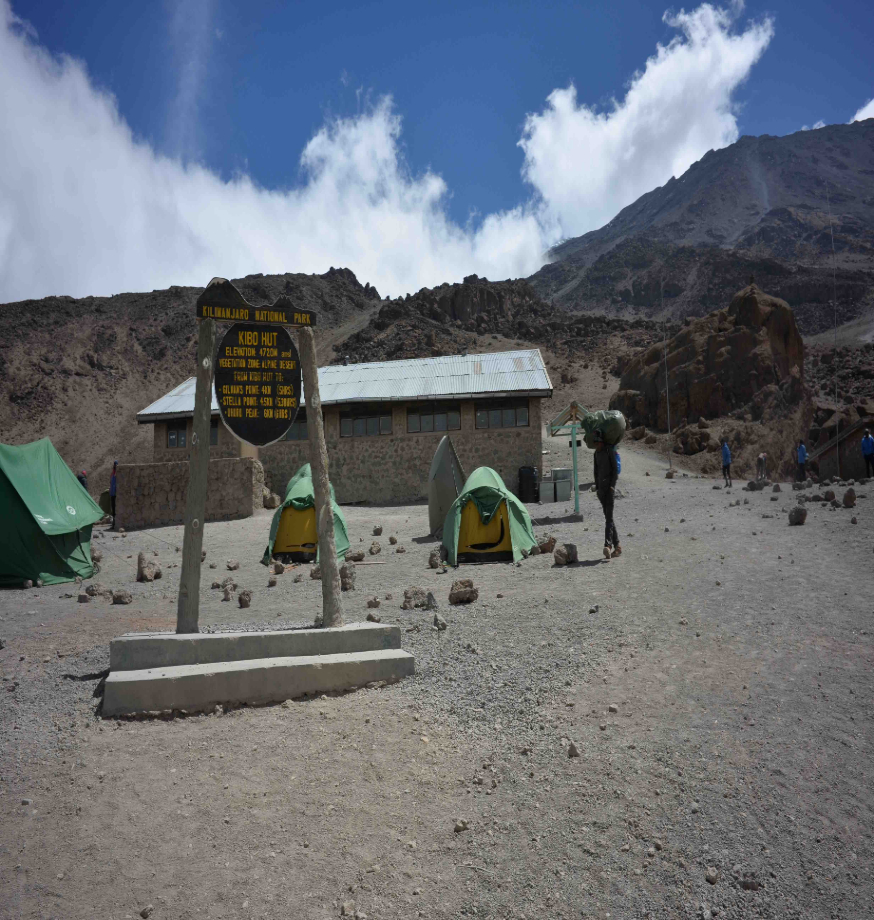 タンザニアで最も高い山、キリマンジャロ